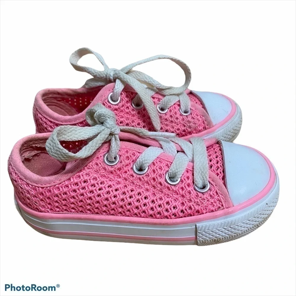 Converse Pink Low Top Sneakers Sz 6 Baby Girl
